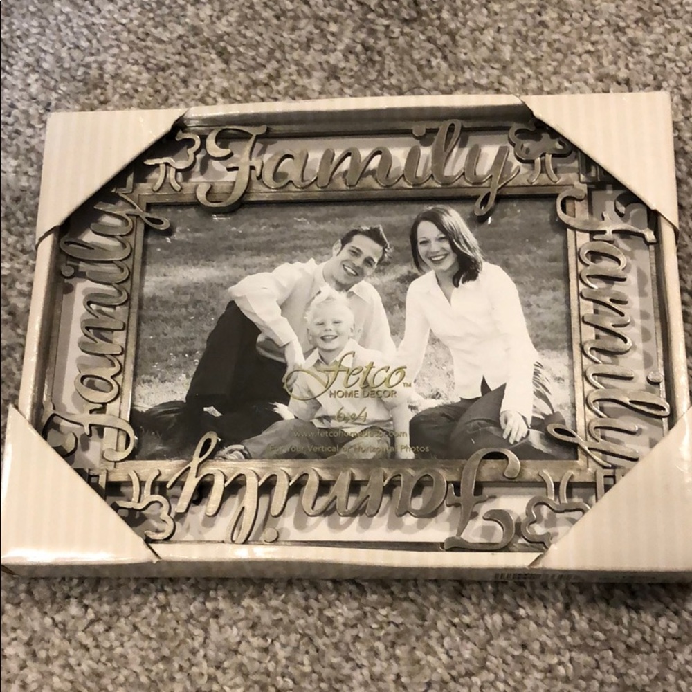 🎉10/$10 NEW Fetco 6x4 “Family” frame